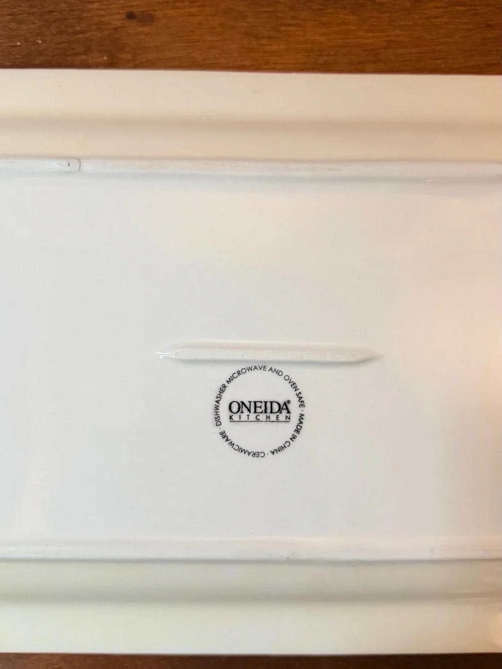 Oneida White Ceramic Serving Platter with Subtle Raised Edges - Picture 4 of 4